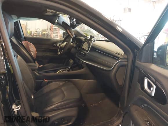 2023 Jeep Compass Limited z VIN 3C4NJDCN5PT528888, wystawiony jako IAAI lot #42702004 z przebiegiem 17 815 mil mil oraz . Historia ofert i sprzedaży dostępna na DreamBid. Obrazek 5.