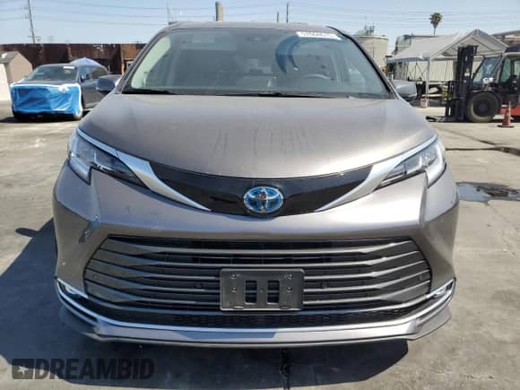 2024 Toyota Sienna Limited с VIN 5TDZRKEC7RS208401, выставлен на аукционе Copart как лот 57668615 с пробегом 9 206 миль миль и Списание • Salvage title. История ставок и продаж доступна на DreamBid. Изображение 5.
