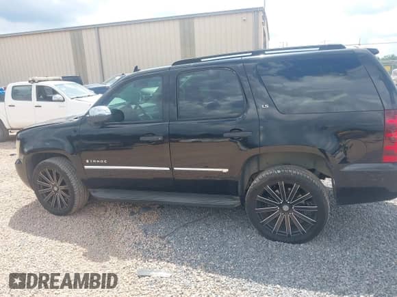 2007 Chevrolet Tahoe LT с VIN 1GNFC13077R260413, выставлен на аукционе IAAI как лот 42861652 с пробегом Не указан миль и . История ставок и продаж доступна на DreamBid. Изображение 14.