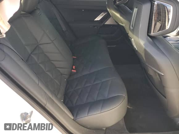 2024 BMW 7 Series 740i z VIN WBA23EH00RCS28364, wystawiony jako Copart lot #81892304 z przebiegiem 9 913 mil mil oraz Szkoda całkowita • Salvage title. Historia ofert i sprzedaży dostępna na DreamBid. Obrazek 10.