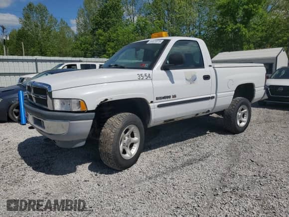 2001 Dodge 1500 z VIN 1B7HF16Y31S212952, wystawiony jako Copart lot #55523075 z przebiegiem Nie podano mil oraz Szkoda całkowita • Salvage title. Historia ofert i sprzedaży dostępna na DreamBid. Obrazek 1.