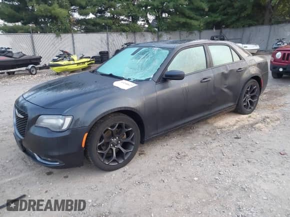 2019 Chrysler 300 S с VIN 2C3CCABGXKH676365, выставлен на аукционе IAAI как лот 43240627 с пробегом 92 267 миль миль и . История ставок и продаж доступна на DreamBid. Изображение 2.