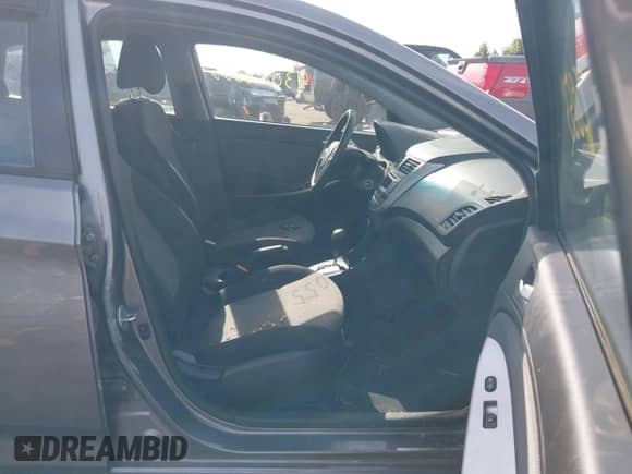 2014 Hyundai Accent GS с VIN KMHCT5AEXEU158269, выставлен на аукционе IAAI как лот 43026055 с пробегом 86 745 миль миль и . История ставок и продаж доступна на DreamBid. Изображение 5.