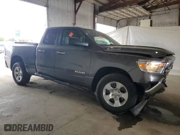 2020 Ram 1500 Big Horn z VIN 1C6SRFBTXLN404172, wystawiony jako Copart lot #69095545 z przebiegiem 84 248 mil mil oraz Szkoda całkowita • Salvage title. Historia ofert i sprzedaży dostępna na DreamBid. Obrazek 4.