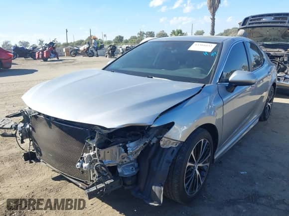 2019 Toyota Camry SE z VIN 4T1B11HK3KU197447, wystawiony jako IAAI lot #43301032 z przebiegiem 94 276 mil mil oraz . Historia ofert i sprzedaży dostępna na DreamBid. Obrazek 2.