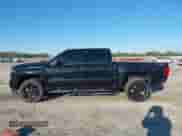 2018 Chevrolet Silverado 1500 LT z VIN 3GCUKRECXJG276511, wystawiony jako IAAI lot #43460009 z przebiegiem 151 453 mil mil oraz . Historia ofert i sprzedaży dostępna na DreamBid. Obrazek 14.