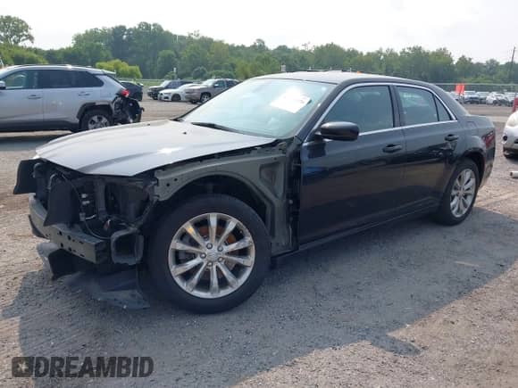 2018 Chrysler 300 Touring with VIN 2C3CCARG4JH229020, listed as a IAAI auction lot 42931376 with 164,019 mi miles and . Bid and sale history available at DreamBid. Image 18.