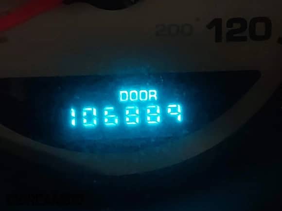 2000 Dodge Neon Highline z VIN 1B3ES46C9YD773497, wystawiony jako IAAI lot #41890890 z przebiegiem 106 889 mil mil oraz . Historia ofert i sprzedaży dostępna na DreamBid. Obrazek 7.