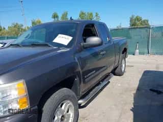 2010 Chevrolet Silverado 1500 LT z VIN 1GCSCSE07AZ112585, wystawiony jako IAAI lot #43207633 z przebiegiem 166 535 mil mil oraz . Historia ofert i sprzedaży dostępna na DreamBid. Obrazek 6.