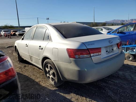 2006 Hyundai Sonata GLS with VIN KMHEU46C26A100523, listed as a Copart auction lot 68563985 with 204,208 mi miles and Salvage title. Bid and sale history available at DreamBid. Image 2.