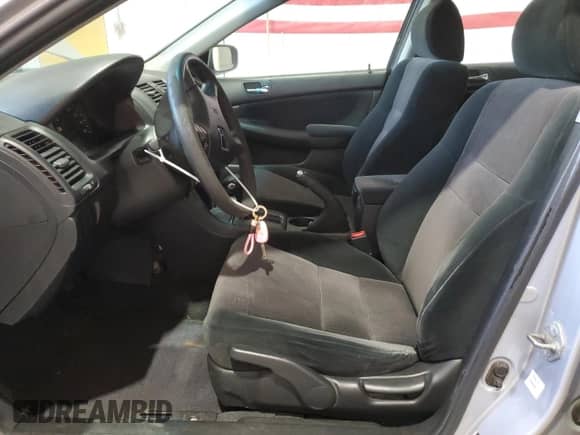 2004 Honda Accord LX z VIN 1HGCM56384A125846, wystawiony jako Copart lot #56747185 z przebiegiem 254 541 mil mil oraz Czysty tytuł • Clean title. Historia ofert i sprzedaży dostępna na DreamBid. Obrazek 7.