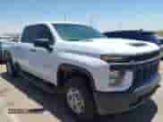 2020 Chevrolet Silverado 2500HD Work Truck z VIN 1GC1YLE74LF196238, wystawiony jako IAAI lot #42032508 z przebiegiem 128 921 mil mil oraz . Historia ofert i sprzedaży dostępna na DreamBid. Obrazek 13.