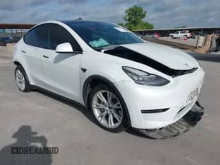 2021 Tesla Model Y Long Range with VIN 5YJYGDEE6MF211141, listed as a IAAI auction lot 42568710 with 58,735 mi miles and . Bid and sale history available at DreamBid. Image 1.