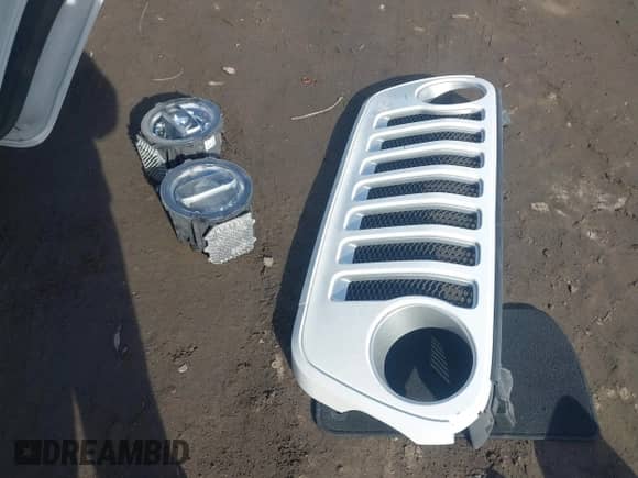 2021 Jeep Wrangler Unlimited Sahara with VIN 1C4HJXEG9MW532302, listed as a IAAI auction lot 41646755 with 32,893 mi miles and . Bid and sale history available at DreamBid. Image 12.