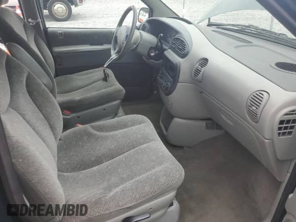 1998 Dodge Caravan SE with VIN 1B4GP44L1WB763340, listed as a Copart auction lot 69555775 with 157,001 mi miles and Salvage title. Bid and sale history available at DreamBid. Image 7.