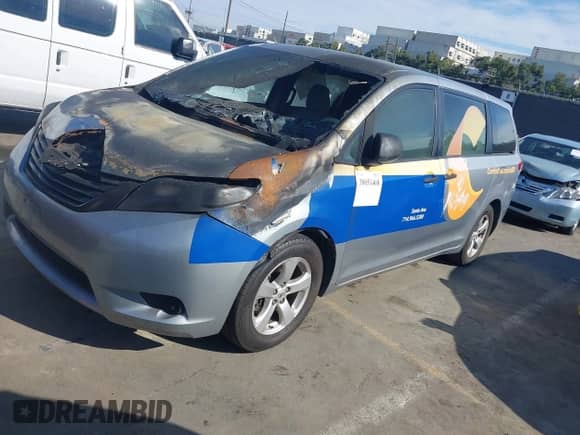 2014 Toyota Sienna L with VIN 5TDZK3DC7ES444956, listed as a IAAI auction lot 41492762 with Not provided miles and . Bid and sale history available at DreamBid. Image 2.
