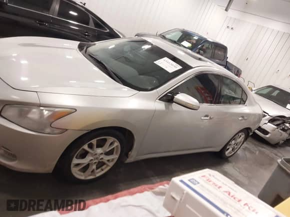 2013 Nissan Maxima SV z VIN 1N4AA5AP0DC839747, wystawiony jako IAAI lot #43412030 z przebiegiem 181 647 mil mil oraz . Historia ofert i sprzedaży dostępna na DreamBid. Obrazek 14.