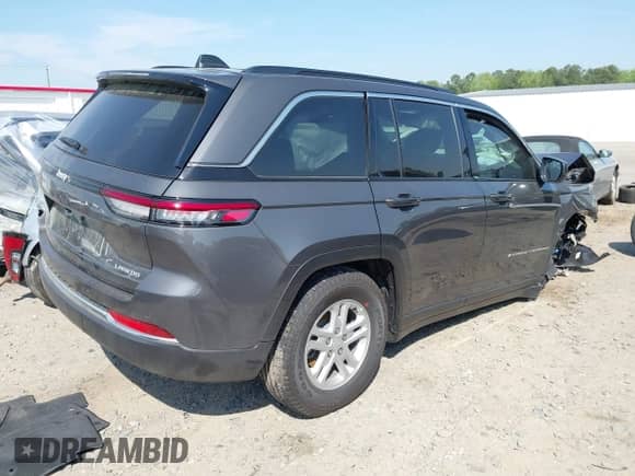 2025 Jeep Grand Cherokee Altitude with VIN 1C4RJGAGXSC284361, listed as a IAAI auction lot 42037914 with 1,871 mi miles and . Bid and sale history available at DreamBid. Image 4.