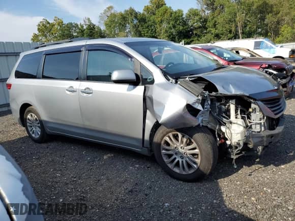 2015 Toyota Sienna XLE z VIN 5TDYK3DC1FS669886, wystawiony jako Copart lot #81678915 z przebiegiem 173 178 mil mil oraz Szkoda całkowita • Salvage title. Historia ofert i sprzedaży dostępna na DreamBid. Obrazek 4.