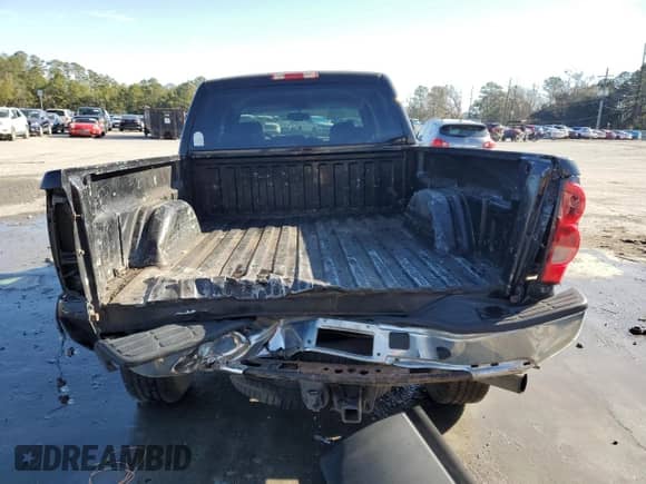 2007 Chevrolet Silverado 2500HD LT1 with VIN 1GCHK23D27F141134, listed as a Copart auction lot 43048025 with 297,563 mi miles and Salvage title. Bid and sale history available at DreamBid. Image 6.