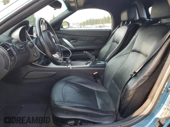 2005 BMW Z4 2.5i z VIN 4USBT33535LR70689, wystawiony jako Copart lot #61991005 z przebiegiem 150 144 mil mil oraz Szkoda całkowita • Salvage title. Historia ofert i sprzedaży dostępna na DreamBid. Obrazek 7.