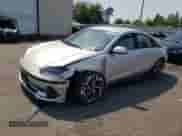 2024 Hyundai Ioniq 6 SEL с VIN KMHM34AC5RA081377, выставлен на аукционе Copart как лот 61489975 с пробегом 1 249 миль миль и Списание • Salvage title. История ставок и продаж доступна на DreamBid. Изображение 1.
