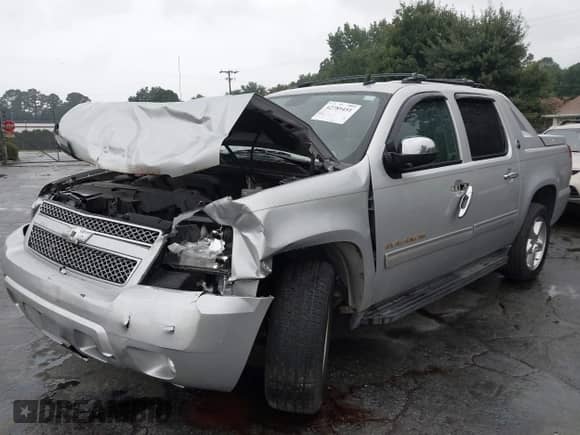 2013 Chevrolet Avalanche LS z VIN 3GNMCEE05DG377401, wystawiony jako IAAI lot #42789451 z przebiegiem 48 512 mil mil oraz . Historia ofert i sprzedaży dostępna na DreamBid. Obrazek 17.
