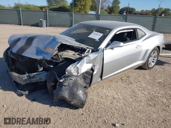 2014 Chevrolet Camaro LS z VIN 2G1FA1E34E9229027, wystawiony jako IAAI lot #43400236 z przebiegiem 143 449 mil mil oraz . Historia ofert i sprzedaży dostępna na DreamBid. Obrazek 2.