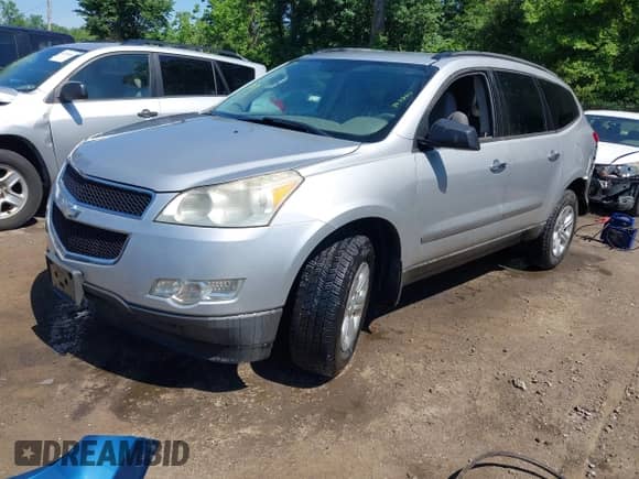 2009 Chevrolet Traverse LS z VIN 1GNEV13D39S162970, wystawiony jako IAAI lot #42273269 z przebiegiem 198 297 mil mil oraz . Historia ofert i sprzedaży dostępna na DreamBid. Obrazek 17.