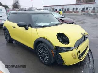 2025 MINI Hardtop Cooper S with VIN WMW23GD04S2W64048, listed as a IAAI auction lot 41099408 with 157 mi miles and . Bid and sale history available at DreamBid. Image 1.