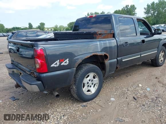 2005 Chevrolet Silverado 1500 LS с VIN 2GCEK13T351356479, выставлен на аукционе IAAI как лот 42865050 с пробегом 257 711 миль миль и . История ставок и продаж доступна на DreamBid. Изображение 4.