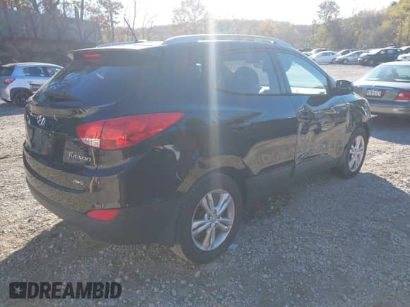 2013 Hyundai Tucson GLS z VIN KM8JUCAC4DU670518, wystawiony jako IAAI lot #43548057 z przebiegiem 115 233 mil mil oraz . Historia ofert i sprzedaży dostępna na DreamBid. Obrazek 4.