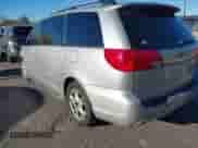 2004 Toyota Sienna XLE z VIN 5TDZA22C14S042641, wystawiony jako IAAI lot #43572594 z przebiegiem 378 605 mil mil oraz . Historia ofert i sprzedaży dostępna na DreamBid. Obrazek 3.