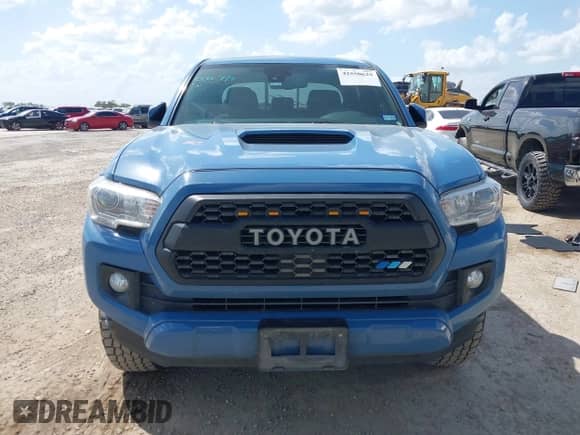 2019 Toyota Tacoma SR5 с VIN 5TFAZ5CN2KX075548, выставлен на аукционе IAAI как лот 42550629 с пробегом 238 228 миль миль и . История ставок и продаж доступна на DreamBid. Изображение 13.