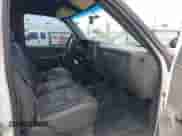 2005 Chevrolet Silverado 1500 z VIN 1GCEC14X55Z202569, wystawiony jako IAAI lot #41864801 z przebiegiem 182 567 mil mil oraz . Historia ofert i sprzedaży dostępna na DreamBid. Obrazek 5.