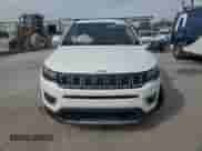 2019 Jeep Compass Limited z VIN 3C4NJCCB3KT814814, wystawiony jako Copart lot #81317435 z przebiegiem 129 431 mil mil oraz Szkoda całkowita • Salvage title. Historia ofert i sprzedaży dostępna na DreamBid. Obrazek 5.