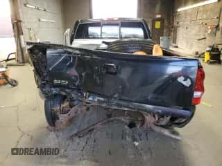 2005 Chevrolet Silverado SS z VIN 2GCEK19N651194856, wystawiony jako Copart lot #81025334 z przebiegiem 247 303 mil mil oraz Szkoda całkowita • Salvage title. Historia ofert i sprzedaży dostępna na DreamBid. Obrazek 6.