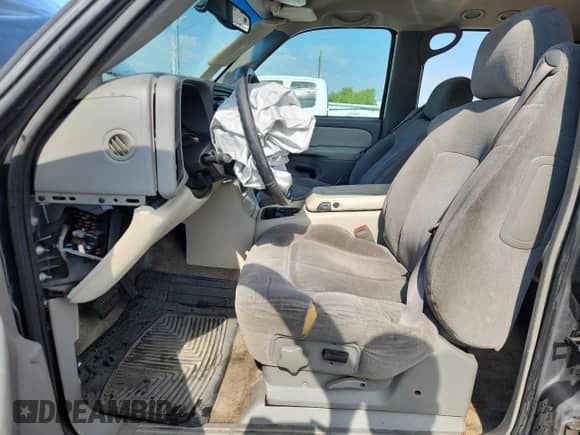 2001 Chevrolet Suburban LT с VIN 3GNFK16T11G174952, выставлен на аукционе Copart как лот 71122435 с пробегом Не указан миль и Списание • Salvage title. История ставок и продаж доступна на DreamBid. Изображение 7.