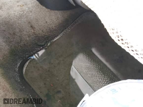 1999 Saturn SL z VIN 1G8ZK5274XZ333729, wystawiony jako IAAI lot #41987885 z przebiegiem Nie podano mil oraz . Historia ofert i sprzedaży dostępna na DreamBid. Obrazek 12.