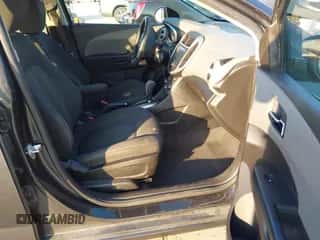 2017 Chevrolet Sonic LT с VIN 1G1JD5SH5H4106630, выставлен на аукционе IAAI как лот 43184461 с пробегом 95 566 миль миль и . История ставок и продаж доступна на DreamBid. Изображение 5.