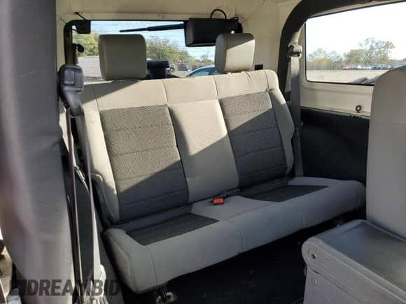 2010 Jeep Wrangler Sahara z VIN 1J4AA5D10AL108467, wystawiony jako Copart lot #89720615 z przebiegiem 158 003 mil mil oraz Czysty tytuł • Clean title. Historia ofert i sprzedaży dostępna na DreamBid. Obrazek 10.