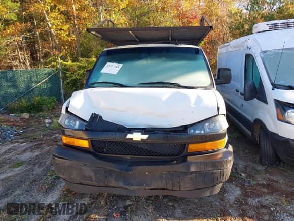 2018 Chevrolet Express Cargo z VIN 1GCWGBFP1J1315181, wystawiony jako IAAI lot #43227788 z przebiegiem 202 417 mil mil oraz . Historia ofert i sprzedaży dostępna na DreamBid. Obrazek 12.