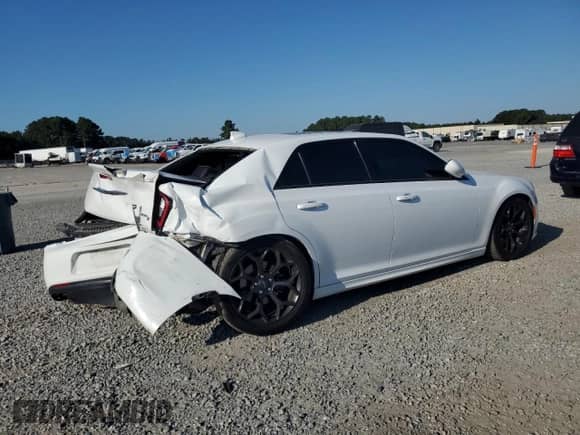 2019 Chrysler 300 S с VIN 2C3CCABT9KH619717, выставлен на аукционе Copart как лот 71420435 с пробегом 139 069 миль миль и Списание • Salvage title. История ставок и продаж доступна на DreamBid. Изображение 3.