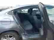 2019 Chevrolet Cruze LT z VIN 1G1BE5SM4K7139171, wystawiony jako IAAI lot #43127377 z przebiegiem 44 293 mil mil oraz . Historia ofert i sprzedaży dostępna na DreamBid. Obrazek 8.