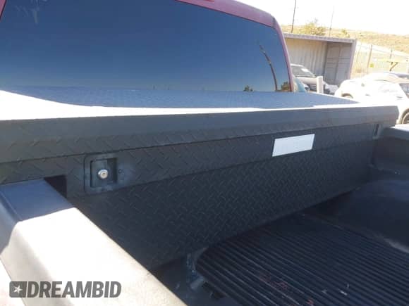 2005 Chevrolet Silverado 1500 LS z VIN 2GCEC13T651260410, wystawiony jako IAAI lot #43585149 z przebiegiem 175 327 mil mil oraz . Historia ofert i sprzedaży dostępna na DreamBid. Obrazek 12.