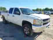 2011 Chevrolet Silverado 2500HD Work Truck z VIN 1GC1KVCG6BF233062, wystawiony jako IAAI lot #42886358 z przebiegiem 377 141 mil mil oraz . Historia ofert i sprzedaży dostępna na DreamBid. Obrazek 1.