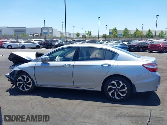 2017 Honda Accord EX-L z VIN 1HGCR3F88HA039685, wystawiony jako IAAI lot #42517978 z przebiegiem Nie podano mil oraz . Historia ofert i sprzedaży dostępna na DreamBid. Obrazek 14.