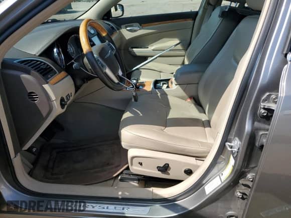 2014 Chrysler 300 C с VIN 2C3CCAEG0EH296726, выставлен на аукционе Copart как лот 80697075 с пробегом 76 305 миль миль и Чистый • Clean title. История ставок и продаж доступна на DreamBid. Изображение 7.