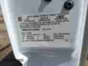 2000 Chevrolet Silverado 1500 LS z VIN 2GCEC19T4Y1263446, wystawiony jako IAAI lot #42696711 z przebiegiem 121 148 mil mil oraz . Historia ofert i sprzedaży dostępna na DreamBid. Obrazek 9.