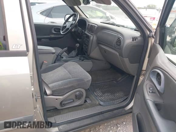 2002 Chevrolet TrailBlazer LS с VIN 1GNDT13SX22355462, выставлен на аукционе IAAI как лот 42481696 с пробегом Не указан миль и . История ставок и продаж доступна на DreamBid. Изображение 5.